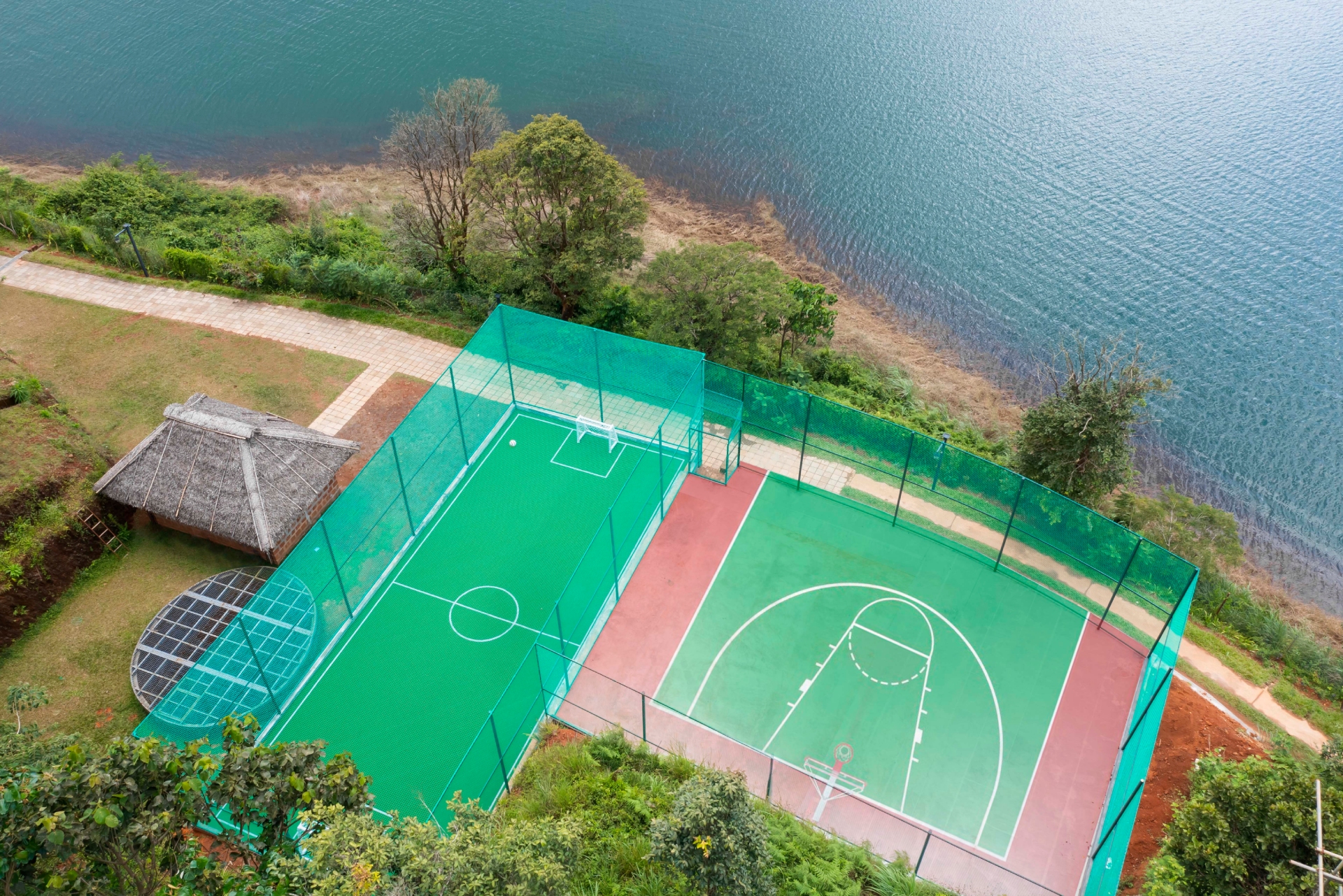 Badminton and basketball courts for at a resort in Wayanad